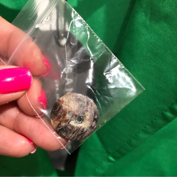 Cropped Satin Button-Front Shirt - Sans Souci - Picture 6 of 9